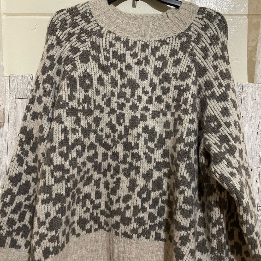 Lot of 2 Women’s Old Navy Sweaters Size Large